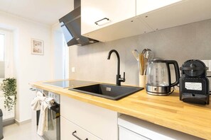 Refrigerador, horno, parrilla de estufa y tostadora