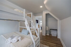 3 bedrooms, desk, iron/ironing board, travel crib