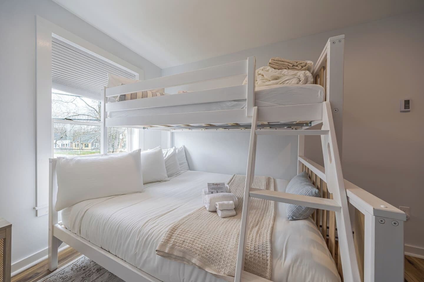 3 bedrooms, desk, iron/ironing board, travel cot