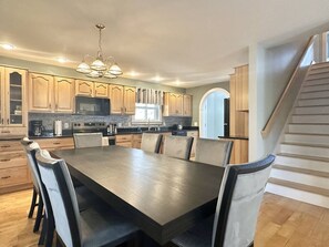 Unclassified image, 5 of 44, button