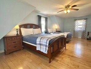 3 bedrooms, desk, WiFi, bed sheets