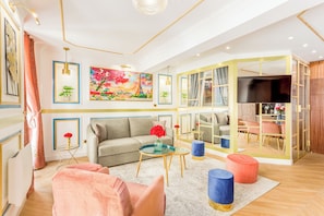 Appartement, vue ville | Coin séjour | TV connectée, Netflix, services de streaming, espaces bureaux