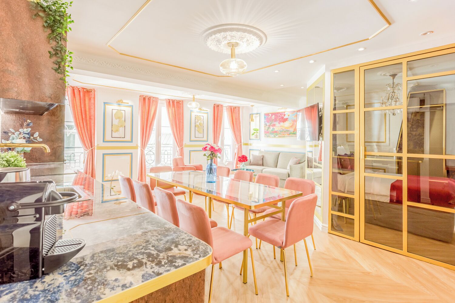 Apartament, vistes a la ciutat | Cuina privada | Frigorífic, microones, forn i placa de cuina 