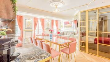 Apartment, City View | Private kitchen | Fridge, microwave, oven, stovetop