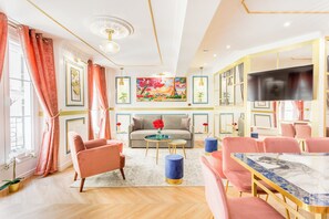 Apartment, City View | Living area | 43-inch Smart TV with cable channels, Netflix, streaming services - Merveil Luxury Suite - Aboukir VII (Paris)