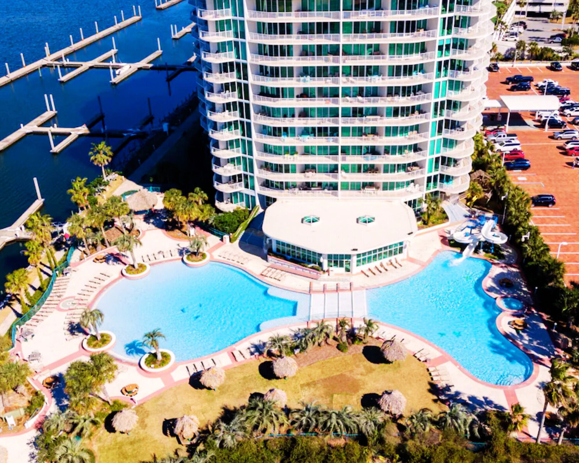 المنشأة من الخارج