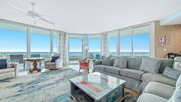 Smart TV, table tennis