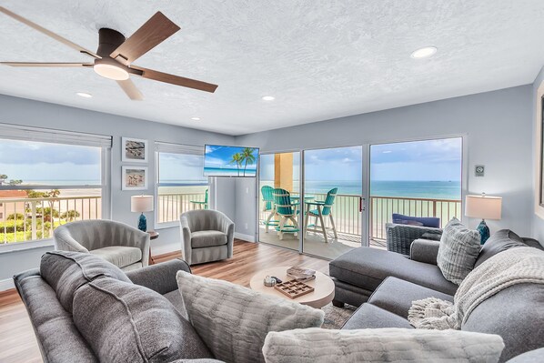 Smart TV - ☀Beachfront Condo🌴Private Balcony🌞Incredible Sunsets Nightly🐬The Pointe #401 (Indian Shores)