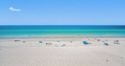 ☀Beachfront Condo🌴Private Balcony🌞Incredible Sunsets Nightly🐬The Pointe #401