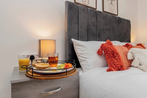 Stylish 3-bedroom Home in Manchester- Ideal for Families, Groups & Contractors.