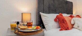 Stylish 3-bedroom Home in Manchester- Ideal for Families, Groups & Contractors.