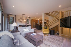 Smart TV, fireplace - Luxe East Vail Home with Stunning Views (Vail)