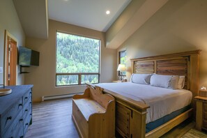 4 soverom, strykejern/-brett, wi-fi (inkludert) og sengetøy