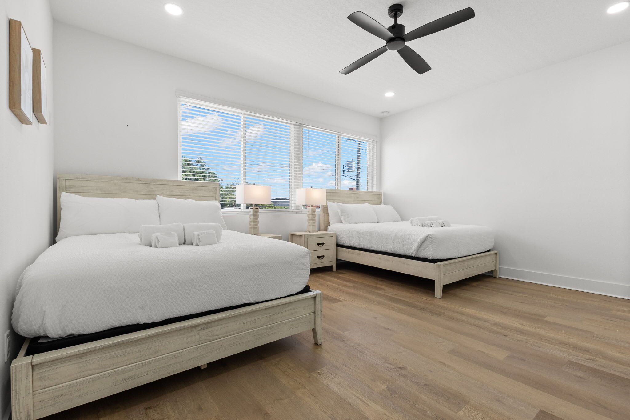 6 عدّة غرف نوم ومكواة/لوح كي وواي فاي وملاءات أسرّة