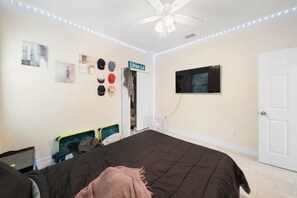 Iron/ironing board, WiFi, bed sheets