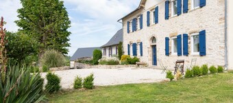 เลส์ ฌีตส์ เดอ ลา กอมมองเดอรี เดอ แซงต์ฌอง  