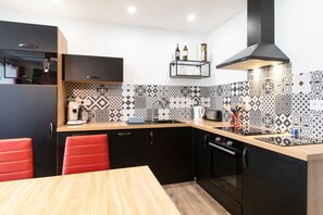 Comfort Cottage, Garden View | Private kitchen