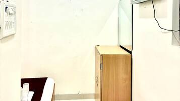 Deluxe Double Room | Bathroom | Shower, free toiletries, towels, soap
