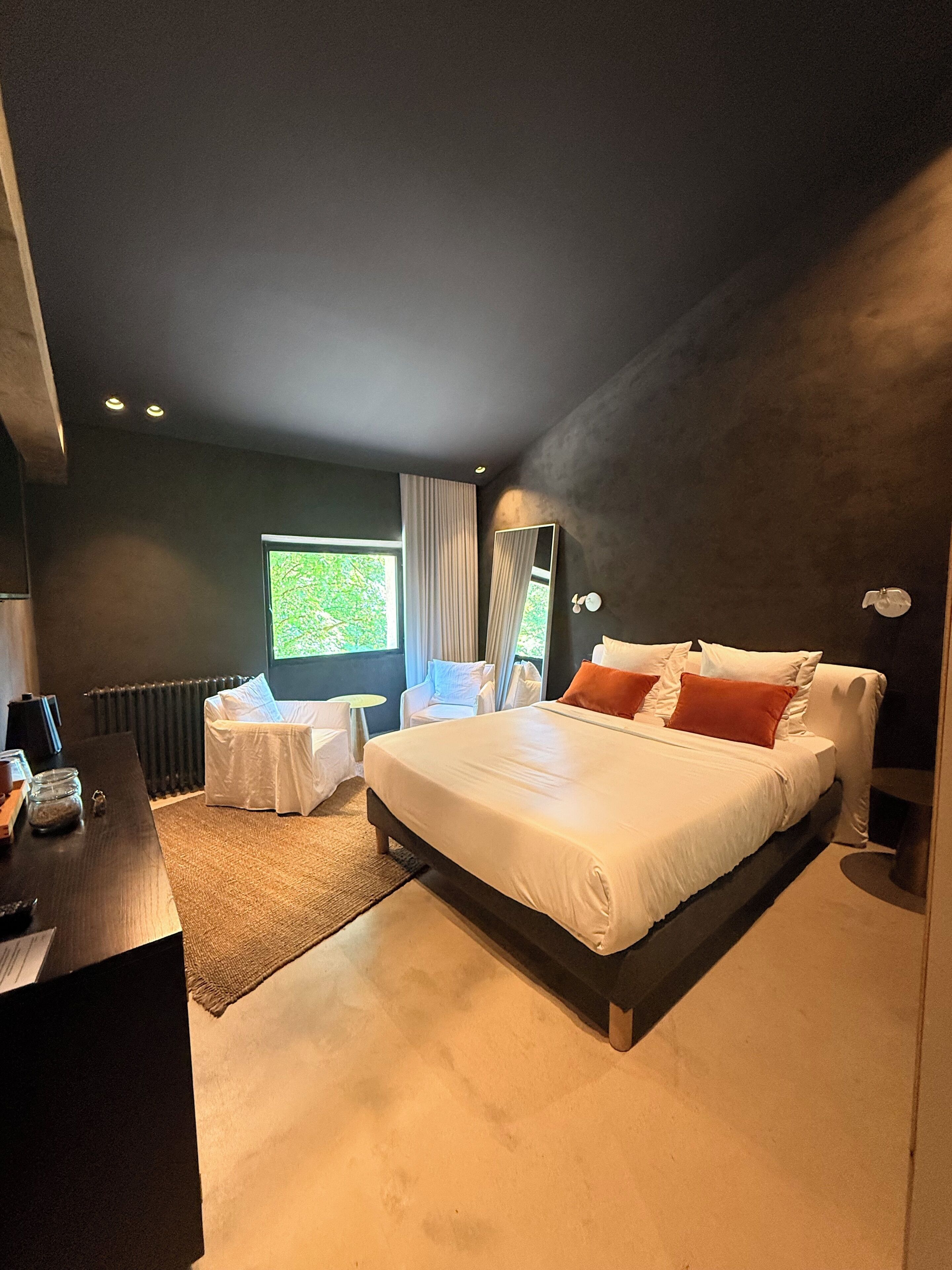 Iberis | In-room safe, individually decorated, blackout drapes, free WiFi