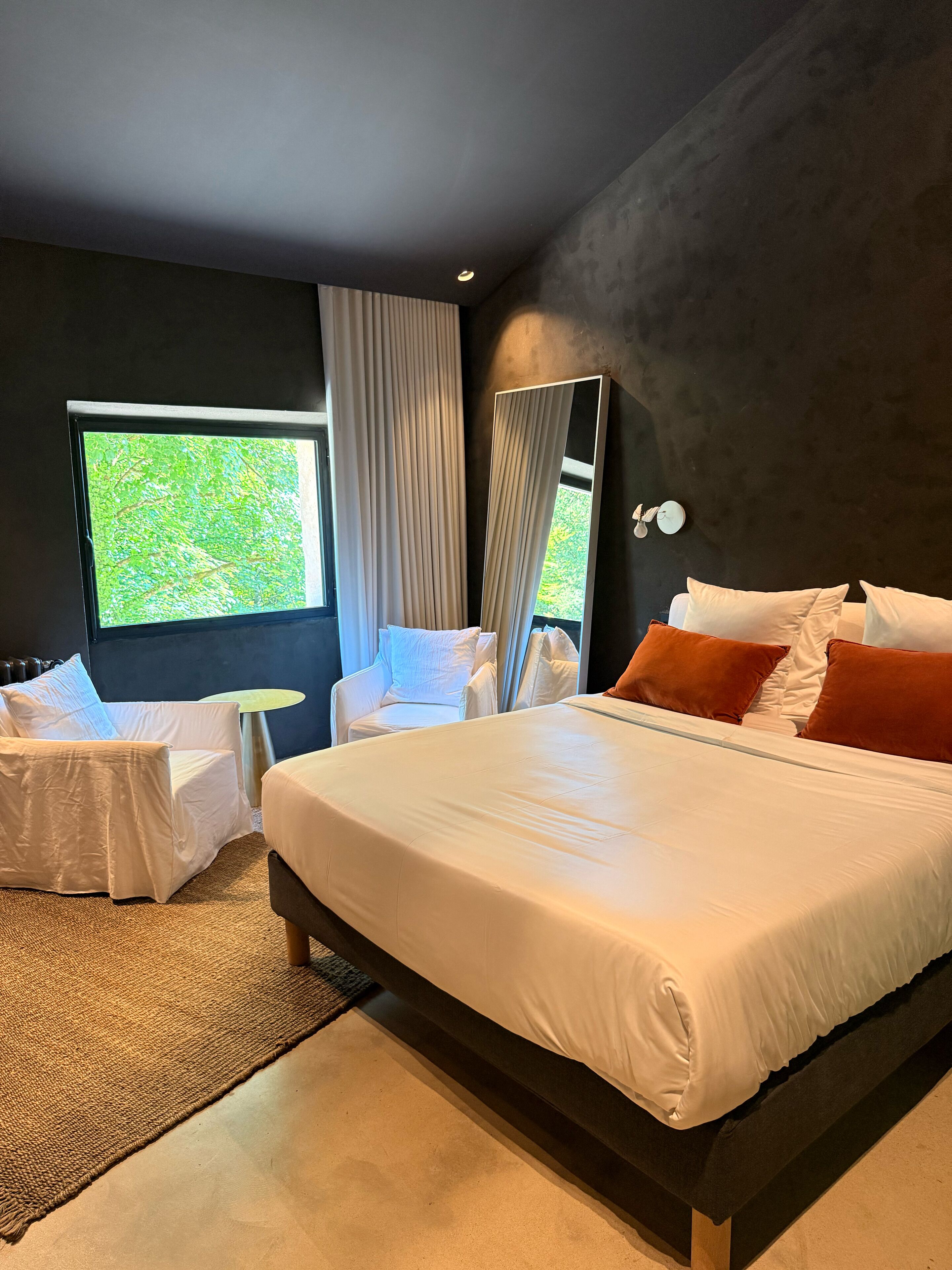 Iberis | In-room safe, individually decorated, blackout drapes, free WiFi