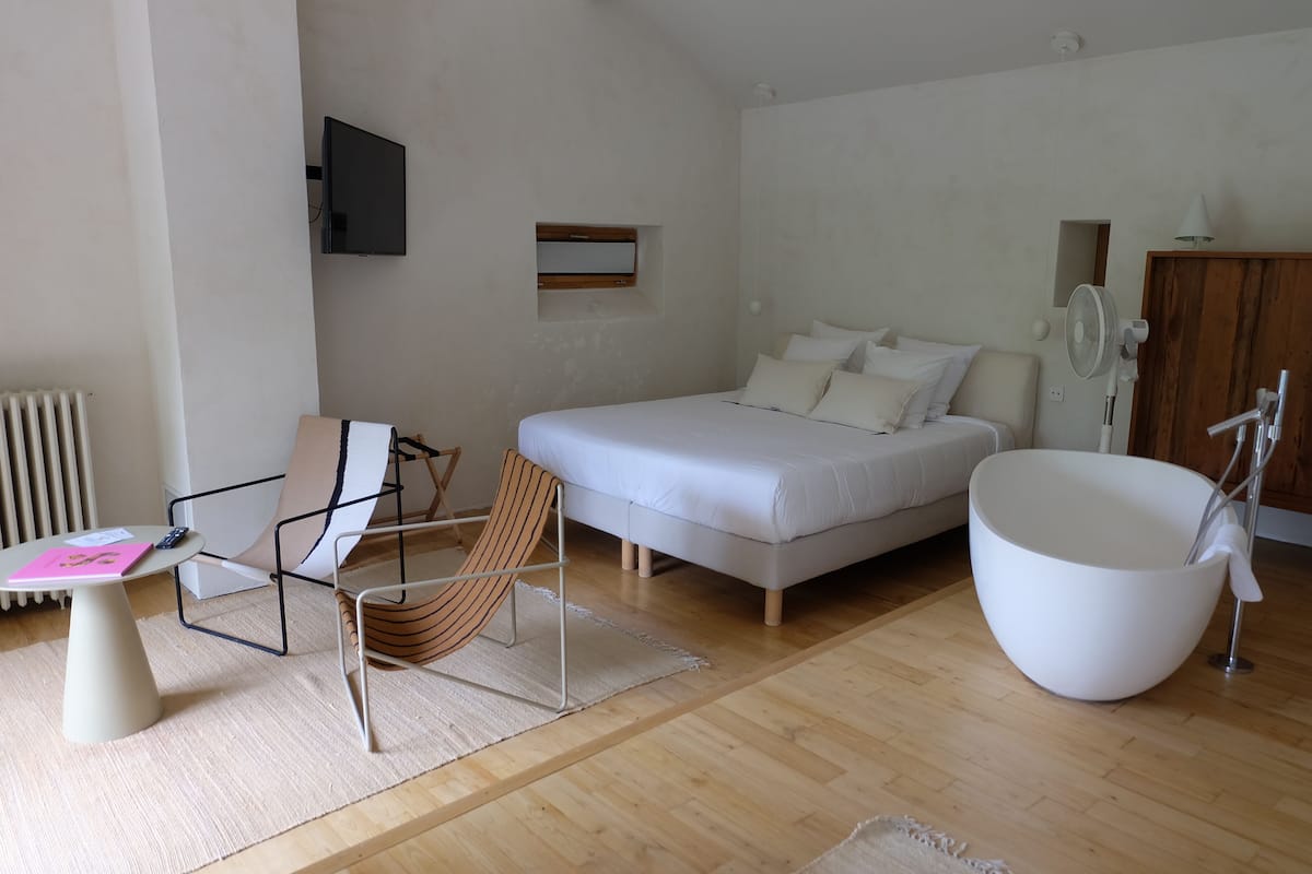 In-room safe, blackout curtains, free WiFi