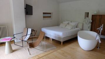 Classic Double Room, Garden View | In-room safe, blackout drapes, free WiFi