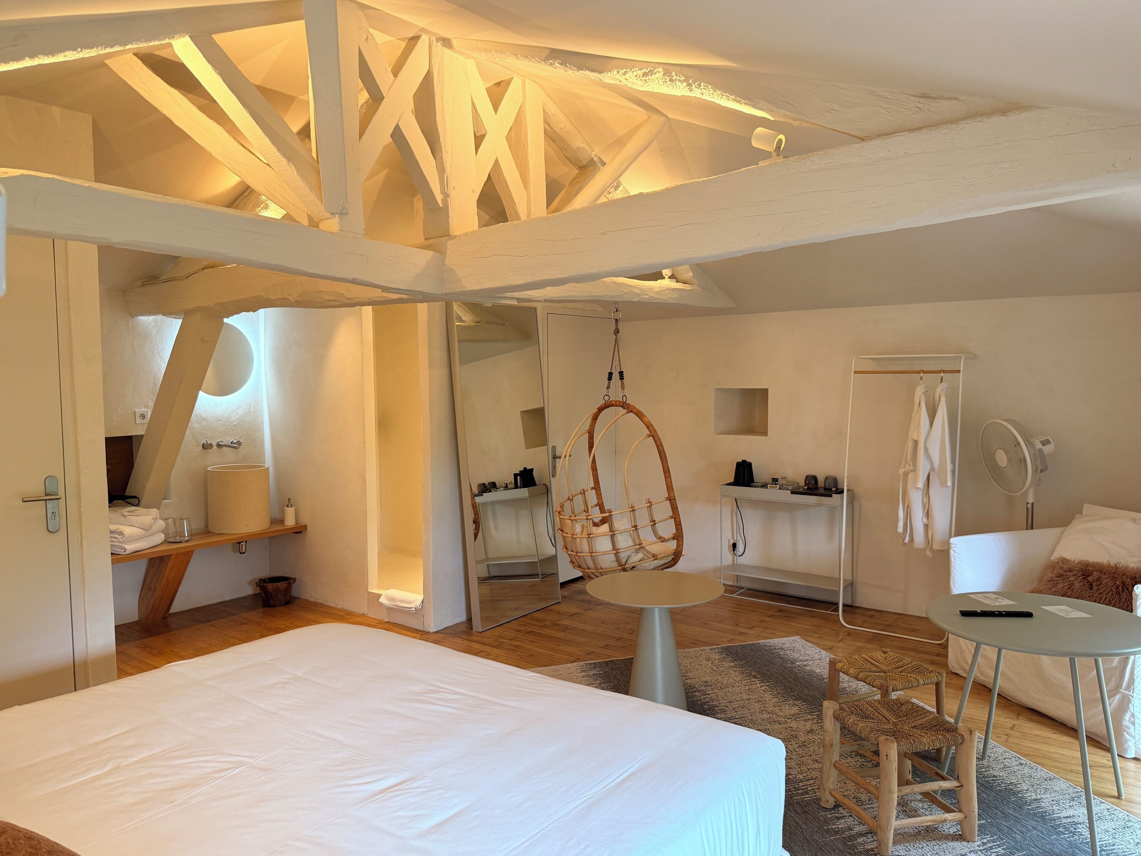 Cosmos | In-room safe, individually decorated, blackout drapes, free WiFi