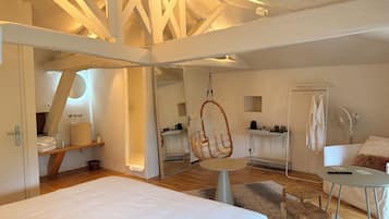 Cosmos | Tallelokero huoneessa, yksilöllisesti sisustettu, pimennysverhot