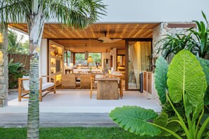 Family Villa | Living area | Toys