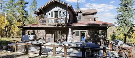 House, 5 Bedrooms | Exterior