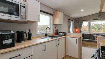 Cookware/dishes/utensils