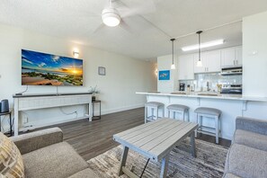 شقة - غرفة نوم واحدة | منطقة المعيشة | تلفزيون ذكي