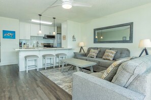 Condo, 1 Bedroom | Living area