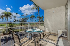 Outdoor dining - Island Surf 308 1 Bedroom Condo (Kihei)