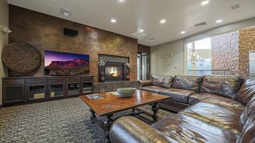 Condo, 2 Bedrooms | Living area