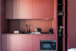 Appartement classique, 1 grand lit et 1 canapé-lit, balcon | Cuisine privée | Réfrigérateur, four à micro-ondes, surface de cuisson
