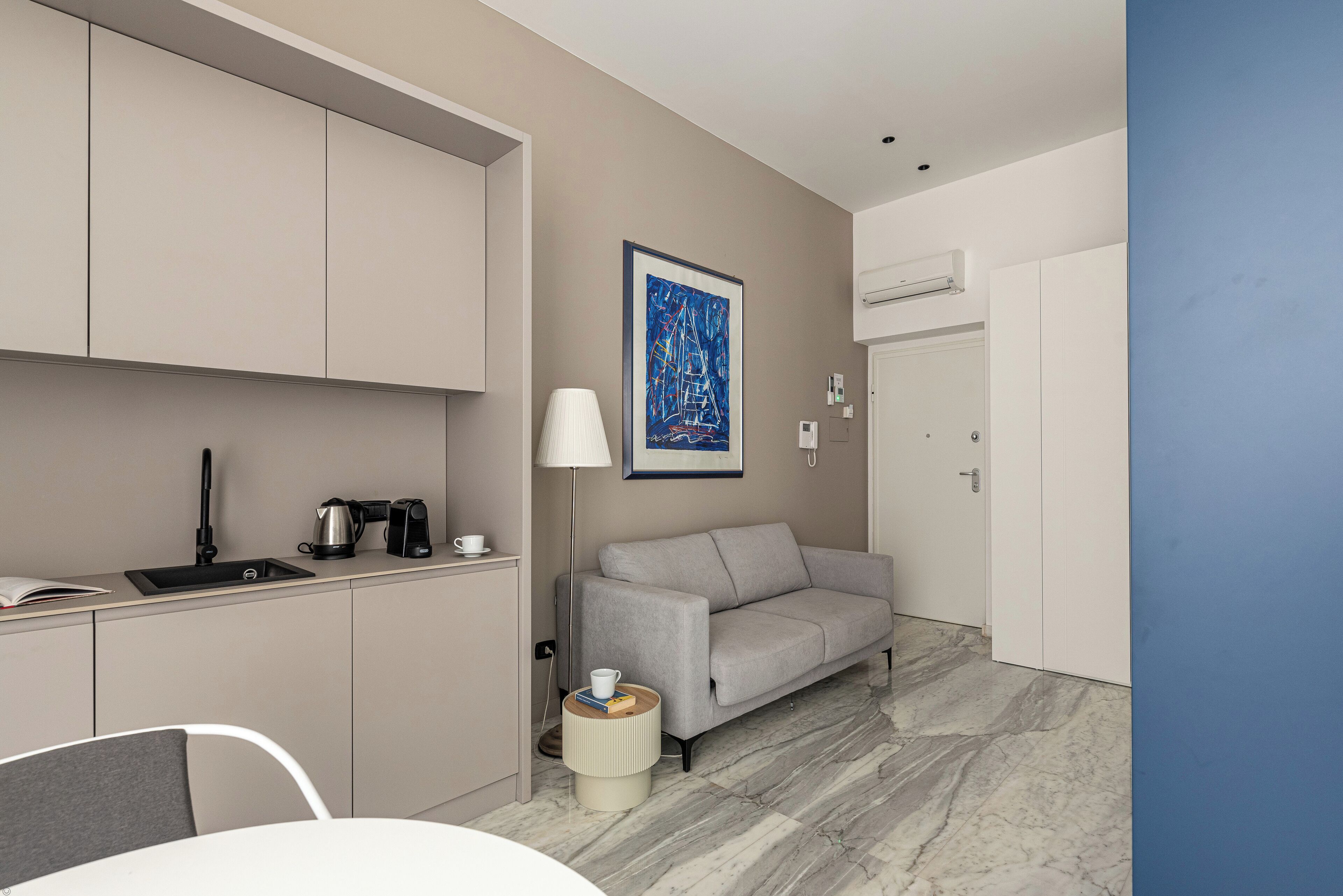 Apartemen Basic, 1 Tempat Tidur Queen dengan tempat tidur Sofa, balkon | Dapur pribadi | Lemari es, microwave, kompor, dan mesin espresso