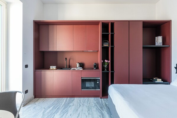 Classic Apartment, 1 Queen Bed with Sofa bed, Balcony | Private kitchen | Fridge, microwave, stovetop, espresso maker - Palazzo Giglio Charme Suites by Wonderful Italy (Palermo)