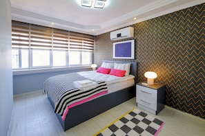 Luxury Condo, 1 Queen Bed with Sofa bed, Kitchen, Sea View | Blackout curtains, soundproofing, iron/ironing board, free WiFi