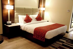 Deluxe Double Room | In-room safe, iron/ironing board, free WiFi - Continent Hotel Nawanshar (Shaheed Bhagat Singh)