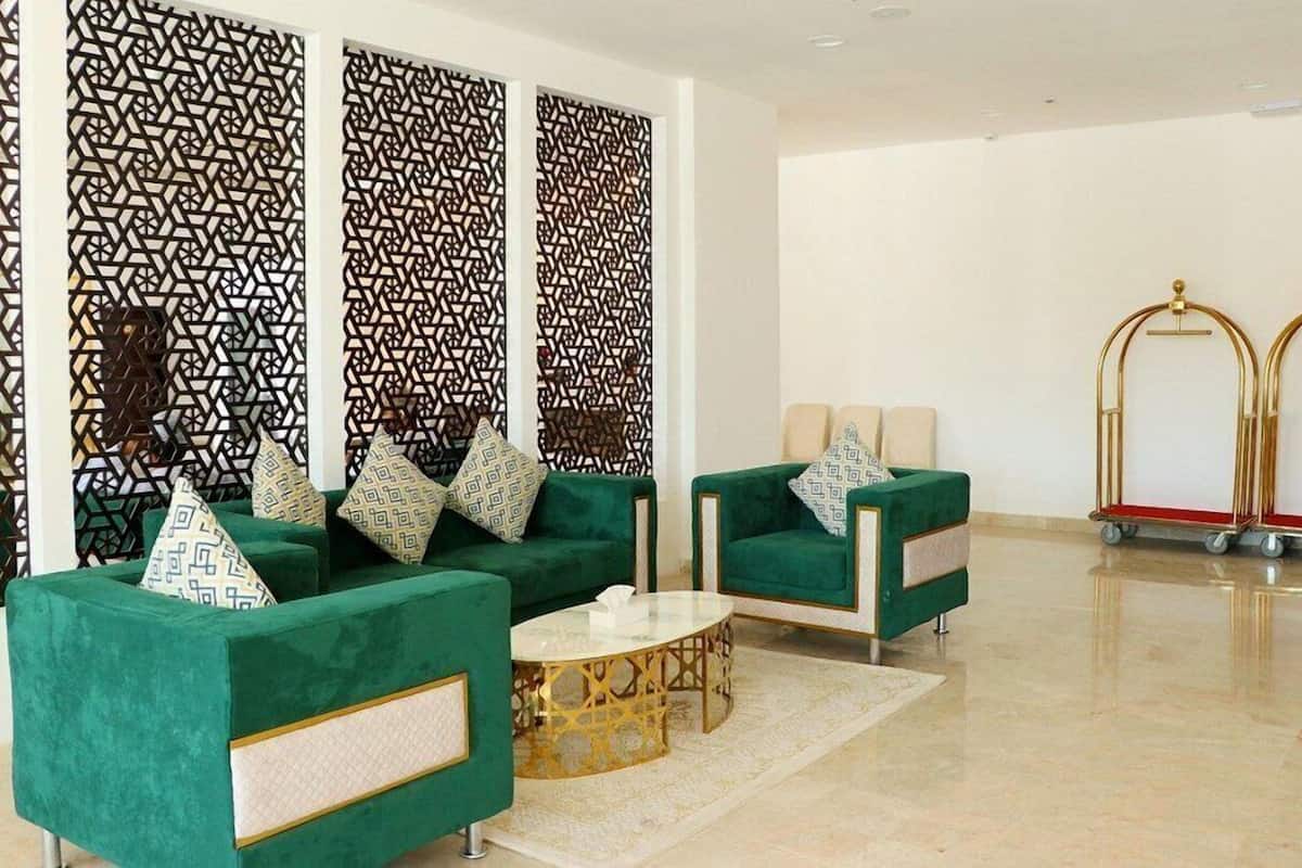 Deluxe Suite, City View | Reception