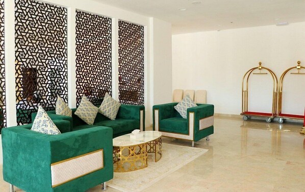 Deluxe Suite, City View | Reception - salalah royals hotel suites (Salalah)