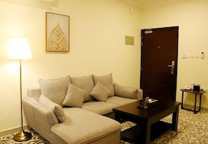 Deluxe Suite, City View | Reception - salalah royals hotel suites (Salalah)