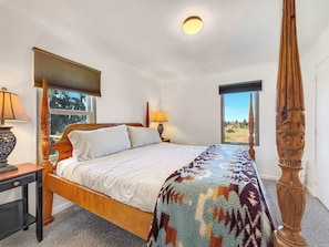 3 bedrooms, desk, WiFi, bed sheets