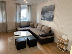 TV, fireplace - Apartment 'Gemütliche in Oberbayern' with Wi-Fi (Prutting)