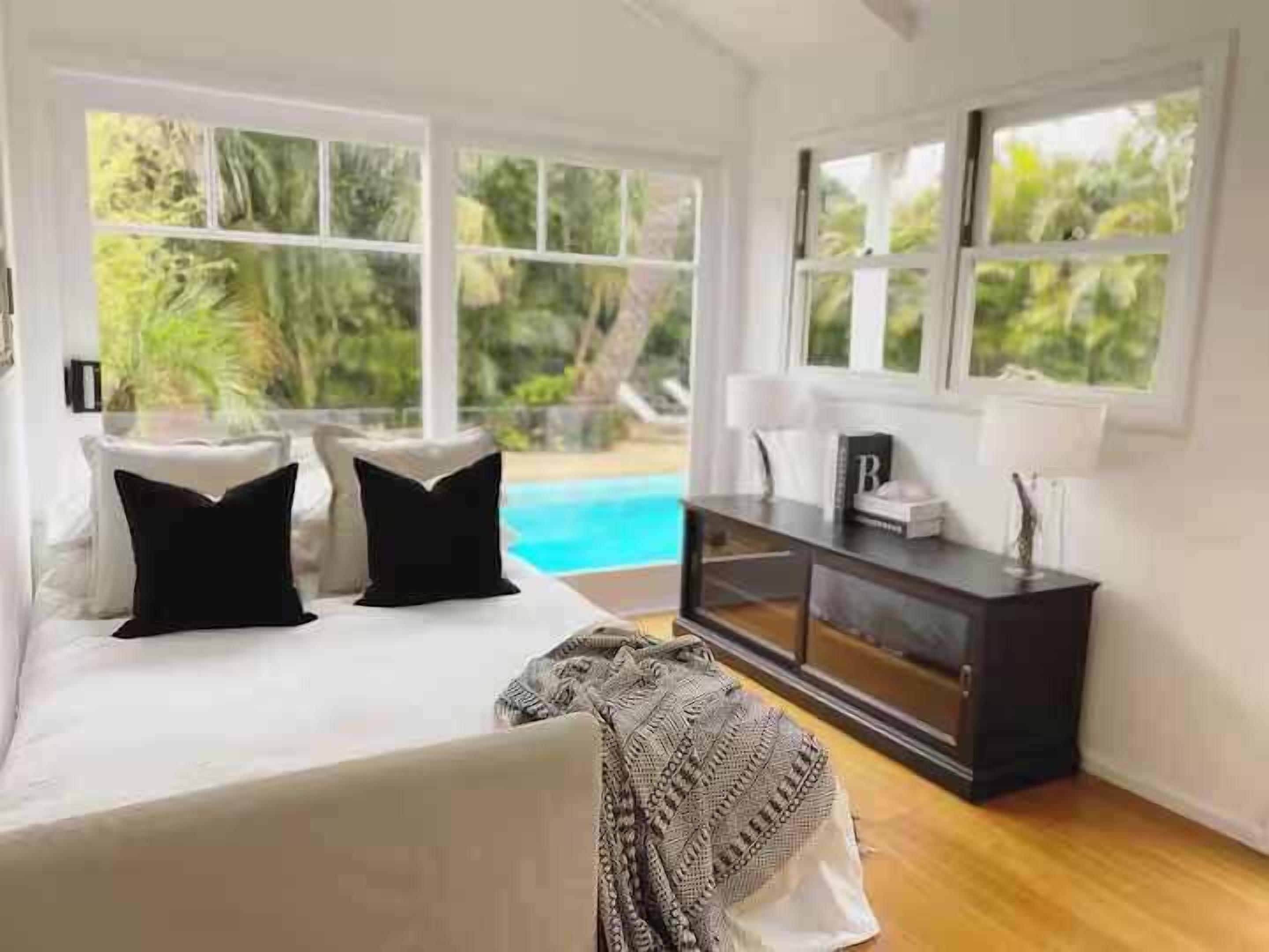 5 عدّة غرف نوم ومكواة/لوح كي وواي فاي وملاءات أسرّة