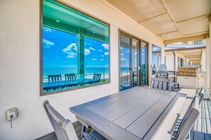 تناول الطعام بالخارج