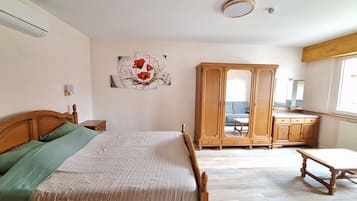 4 quartos, acesso à internet, roupa de cama