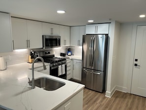 ميكروويف، فرن، موقد طهي مسطح، غسالة أطباق