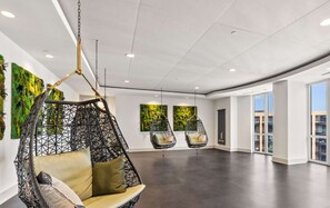 المنشأة من الداخل